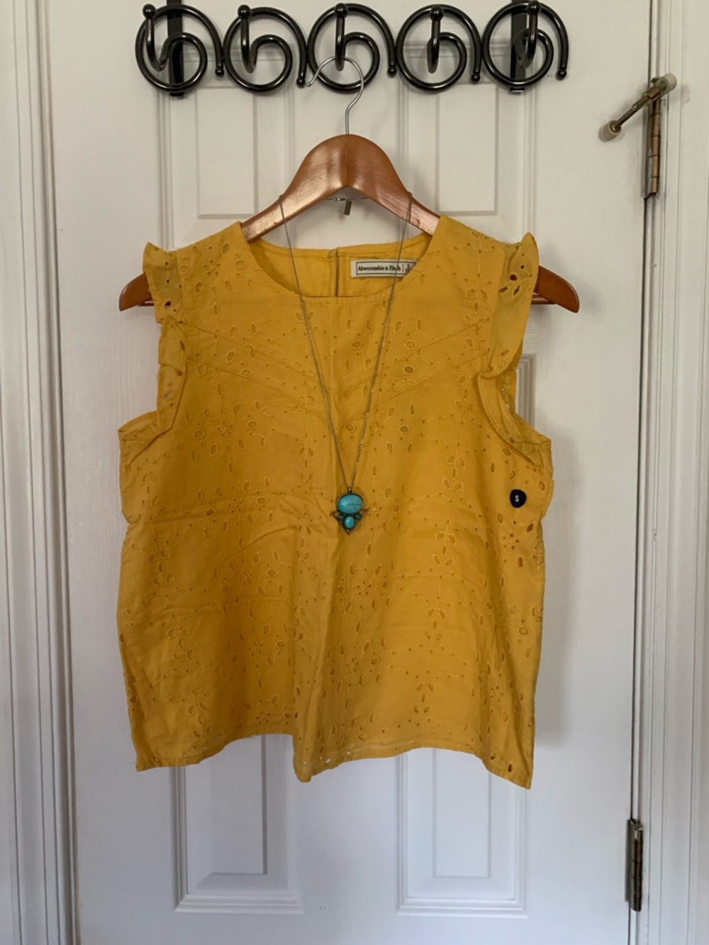 Retro A&F British Sunflower Eyelet Flutter Shoulder Tunic
